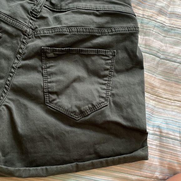 Universal Thread Olive Shorts Sz2 - Picture 5 of 5